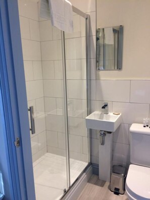 Bathroom - The Wheelhouse (St Austell)
