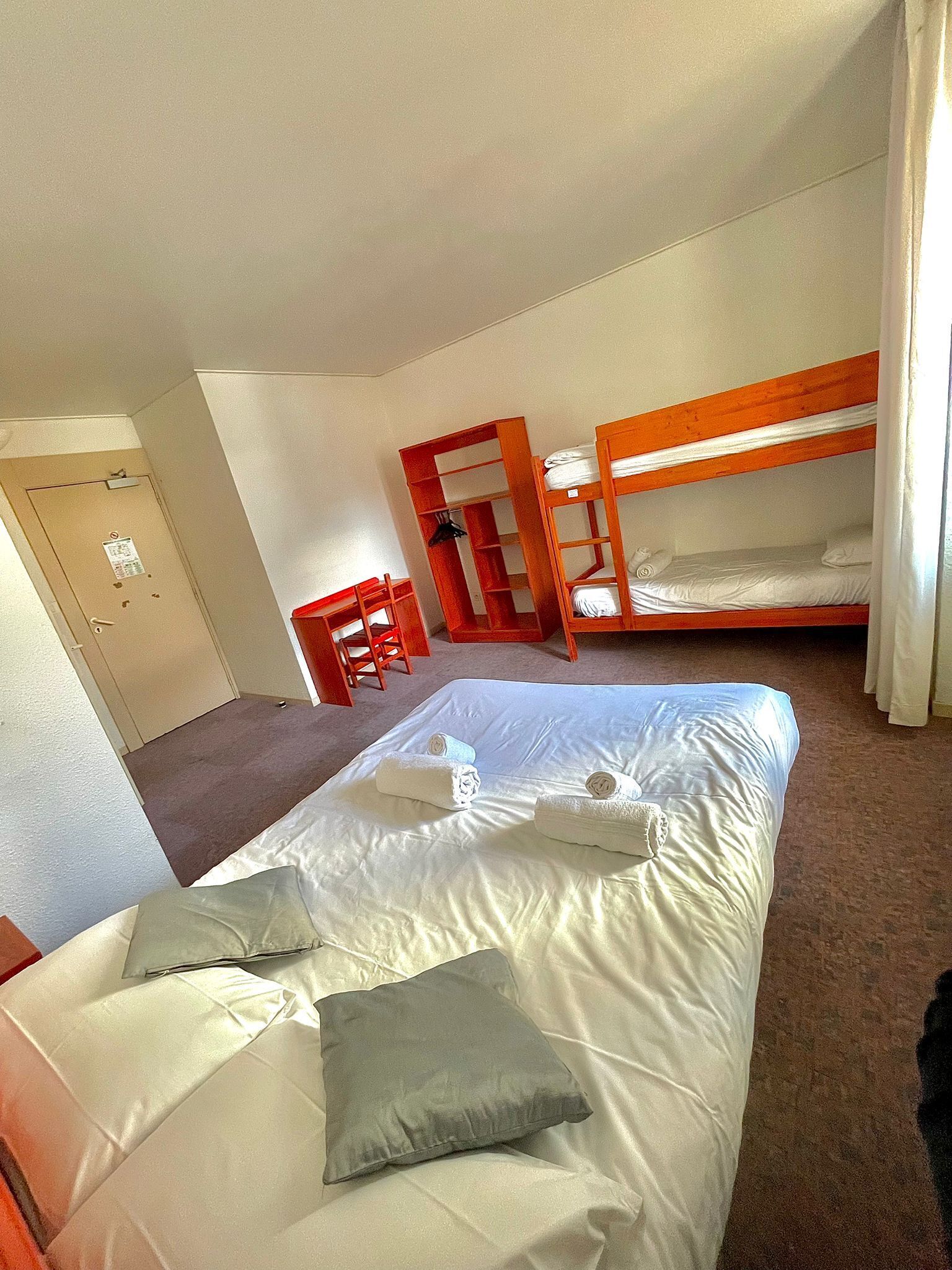 Quadruple Room, Non Smoking | Desk, free cots/infant beds, bed sheets