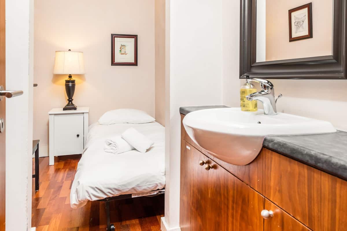 Engine Room, Shared Bathroom, No Window | Iron/ironing board (on request), free WiFi, bed sheets