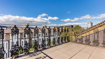 Balcony Bedroom, Ensuite | Balcony