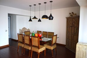 In-room dining - The Luxus Flat Miraflores (Lima)