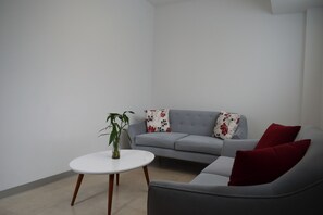 Lobby sitting area - The Luxus Flat Miraflores (Lima)