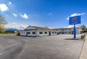 Exterior - Motel 6 Burlington, WA (Burlington)