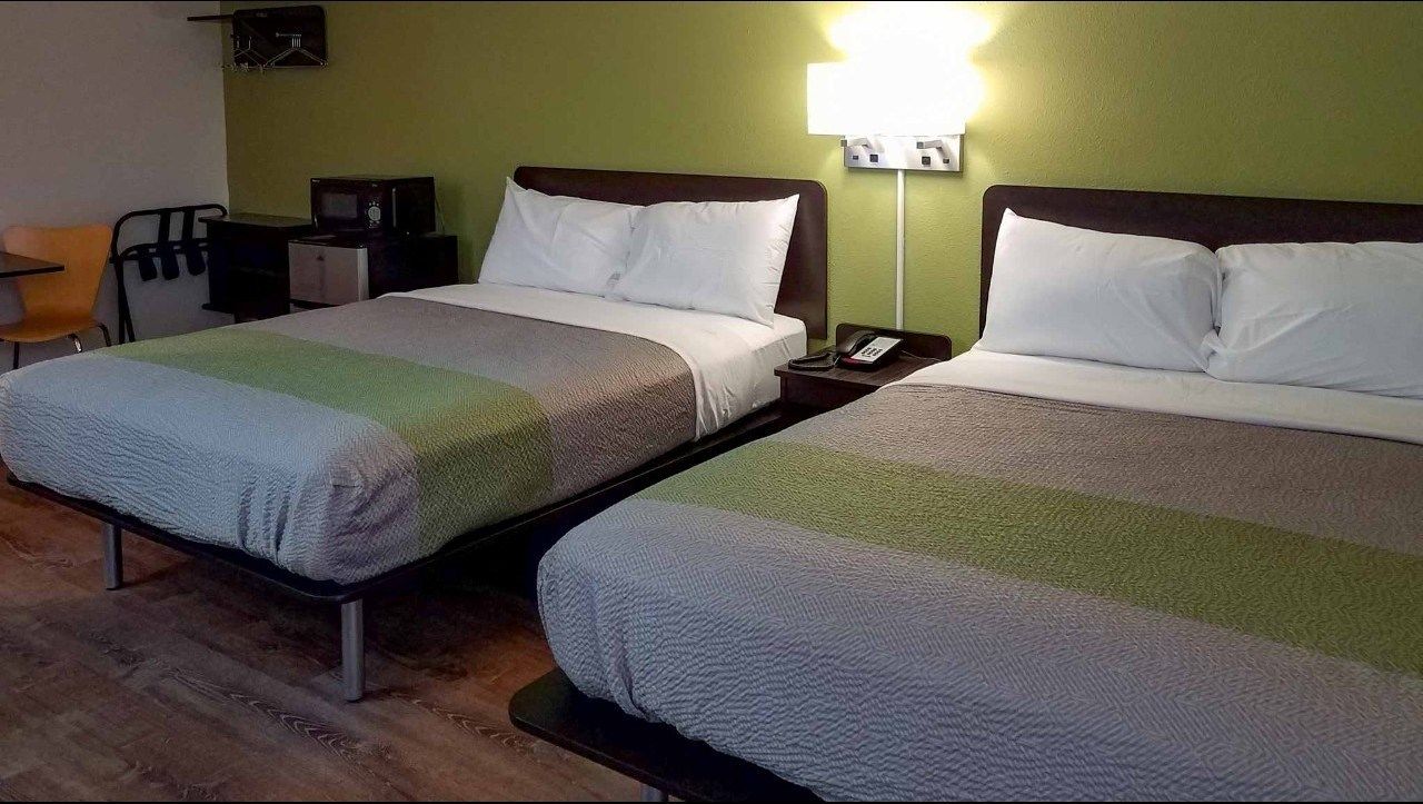 Skrivebord, wi-fi (inkludert) og sengetøy