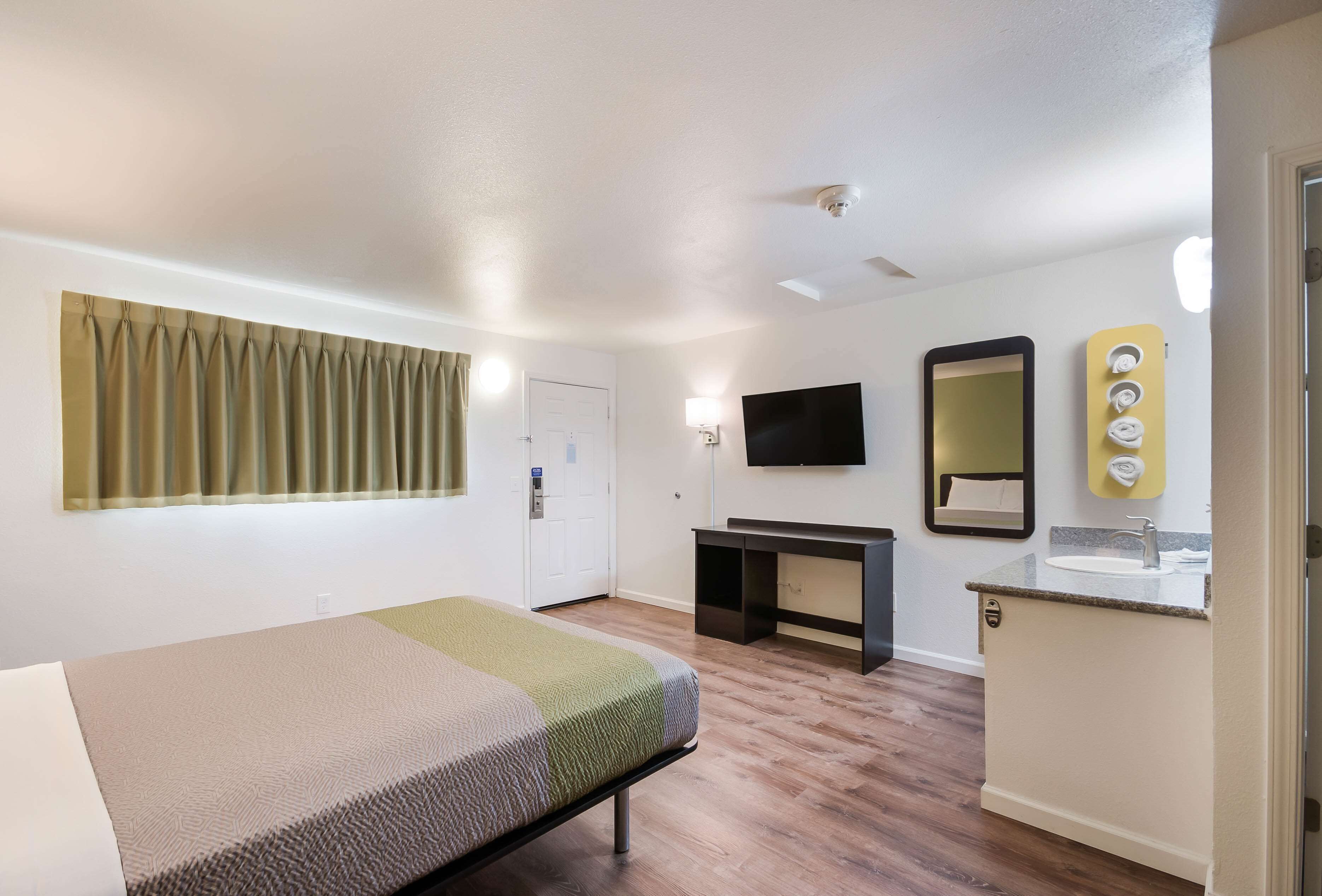 Desk, free WiFi, bed sheets