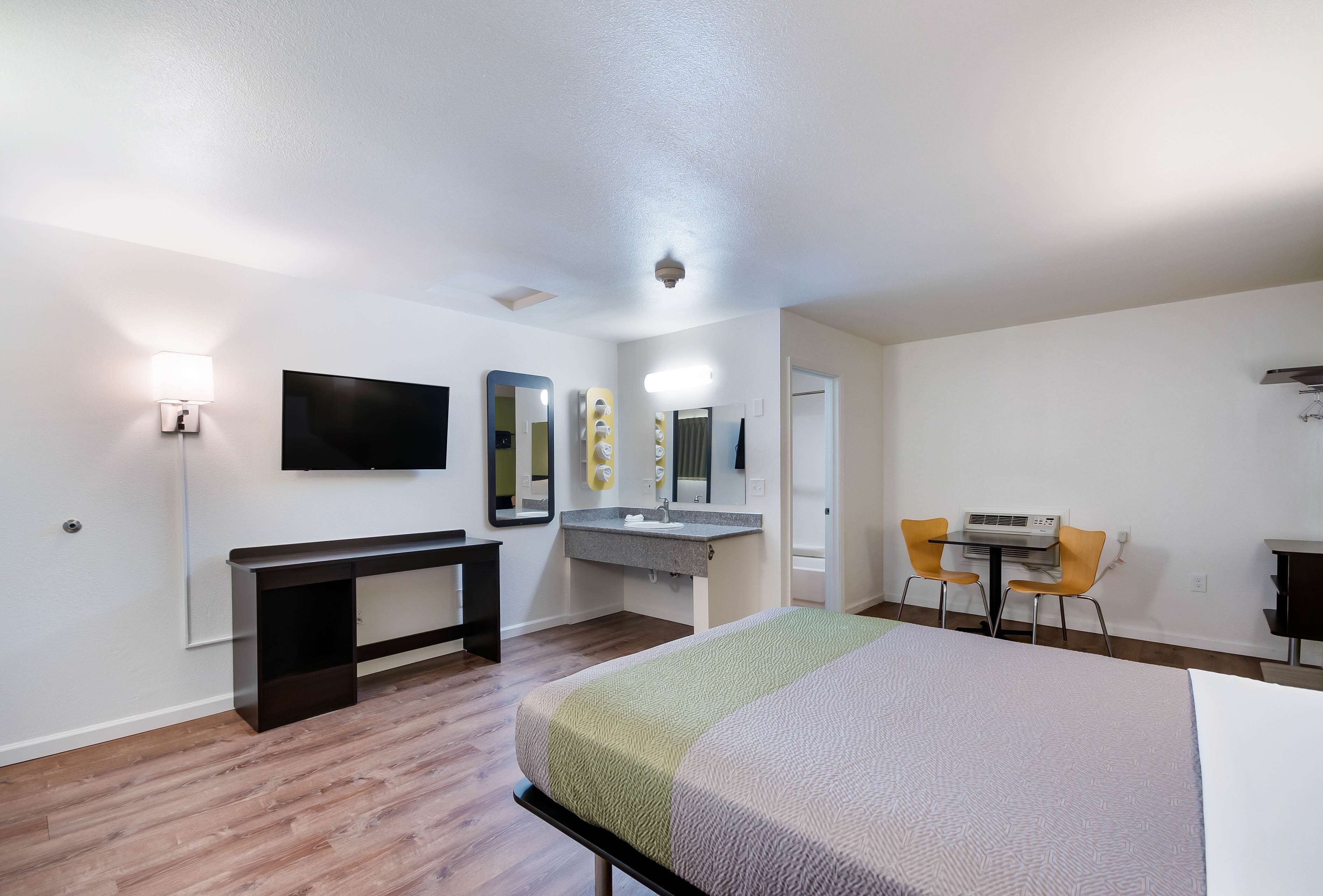 Desk, free WiFi, bed sheets