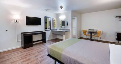 Motel 6 Burlington, WA