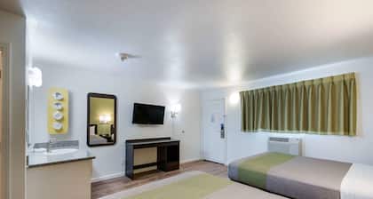 Motel 6 Burlington, WA