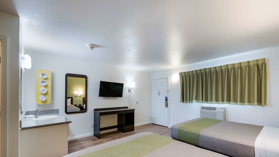 Motel 6 Burlington, WA