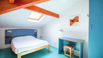 Chalet, Terrace (6px) | 2 bedrooms, free cots/infant beds, bed sheets