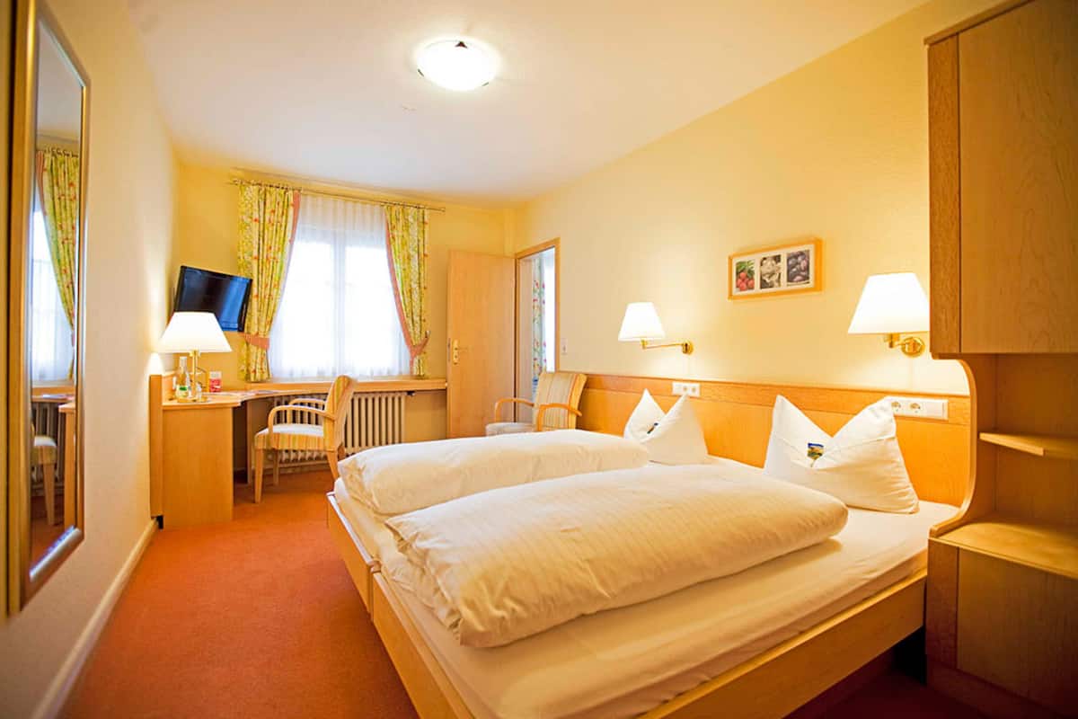 1 habitación, escritorio, insonorización y cuna de viaje