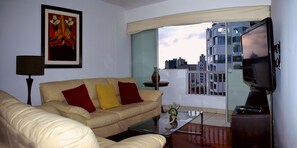 Apartment, 3 Schlafzimmer | Wohnzimmer | Plasmafernseher