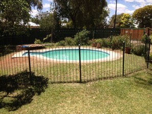 Outdoor pool - The Nook B&B (Kimberley)