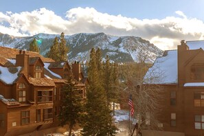 Bowling - Aspen Treehouse Mammoth (Mammoth Lakes)