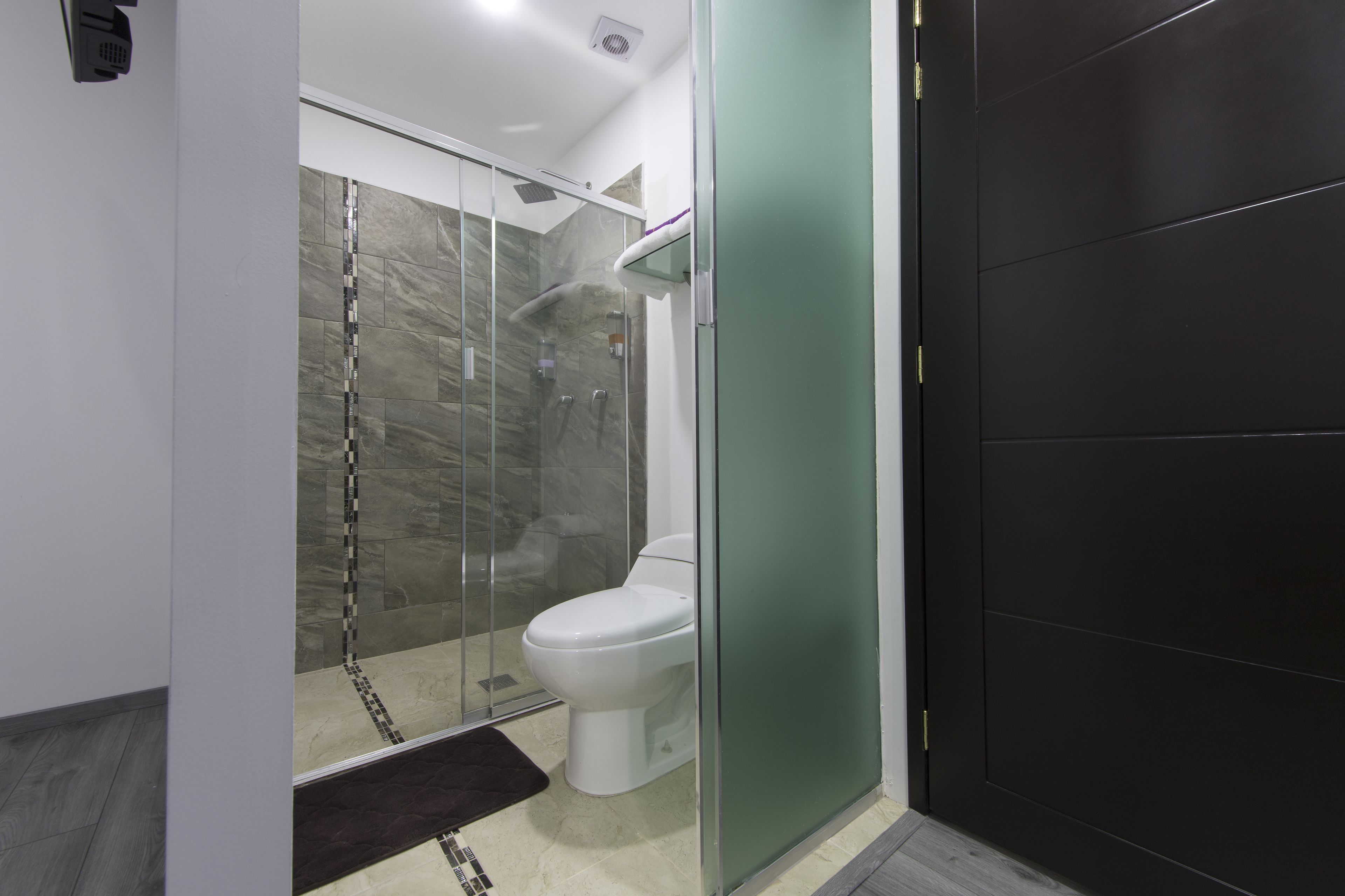 shower, free toiletries, towels