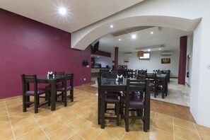 Breakfast, lunch, dinner served; Mexican cuisine  - La Terraza Hotel (Jalpan de Serra)