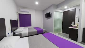 Habitación superior, 2 camas matrimoniales, para no fumadores | Escritorio, cortinas blackout y tabla de planchar con plancha