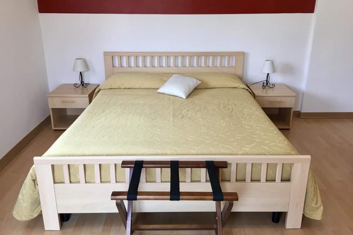 Camera Basic con letto matrimoniale o 2 letti singoli, vista giardino | Wi-Fi gratuito, lenzuola