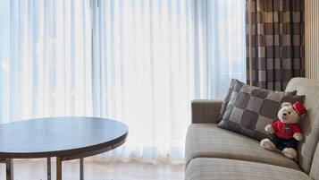 Allergikerbettwaren, Minibar, Schreibtisch, schallisolierte Zimmer