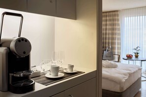Hypo-allergenic bedding, minibar, desk, soundproofing