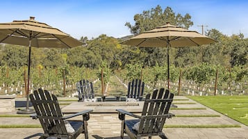 Exclusive-Villa, Mehrere Betten, Nichtraucher, Bergblick | Terrasse/Patio
