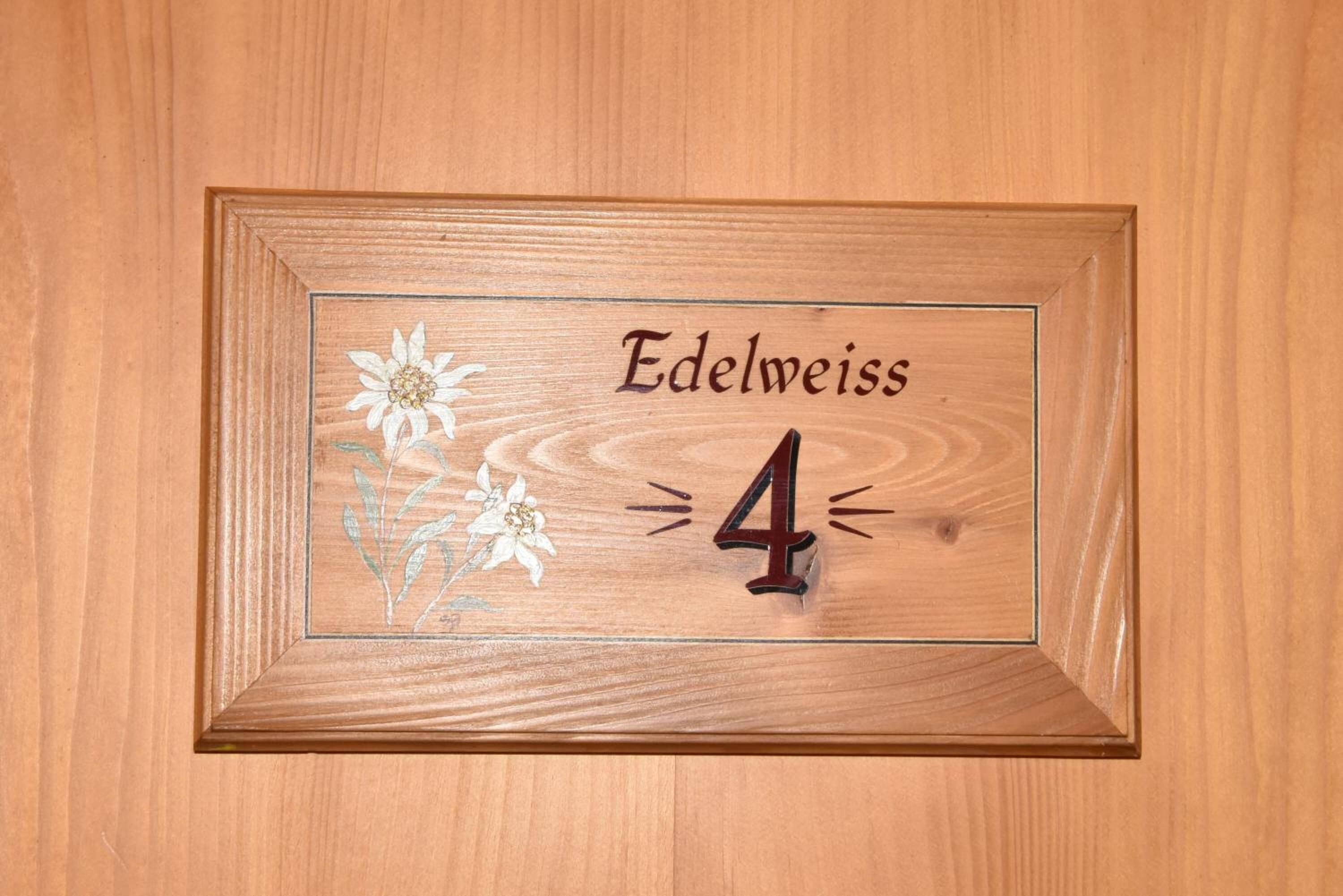 deluxe double room | 1 bedroom, individually furnished, cots/infant beds, free wifi