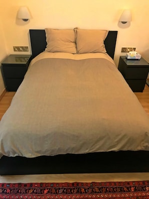 Huis, 2 slaapkamers | 2 slaapkamers, een bureau, gratis wifi, beddengoed