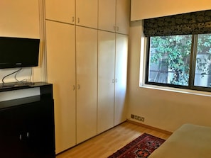 Huis, 2 slaapkamers | 2 slaapkamers, een bureau, gratis wifi, beddengoed