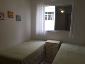 3 bedrooms, internet, bed sheets