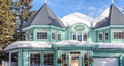 Very Large Home with all the Bells & Whistles - Hot Tub, Laundry & Pet friendly