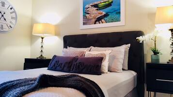 2 chambres, bureau, chambres insonorisées, fer et planche à repasser