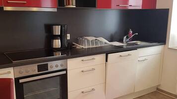 Apartment | Eigene Küche | Kühlschrank, Mikrowelle, Ofen, Herdplatte