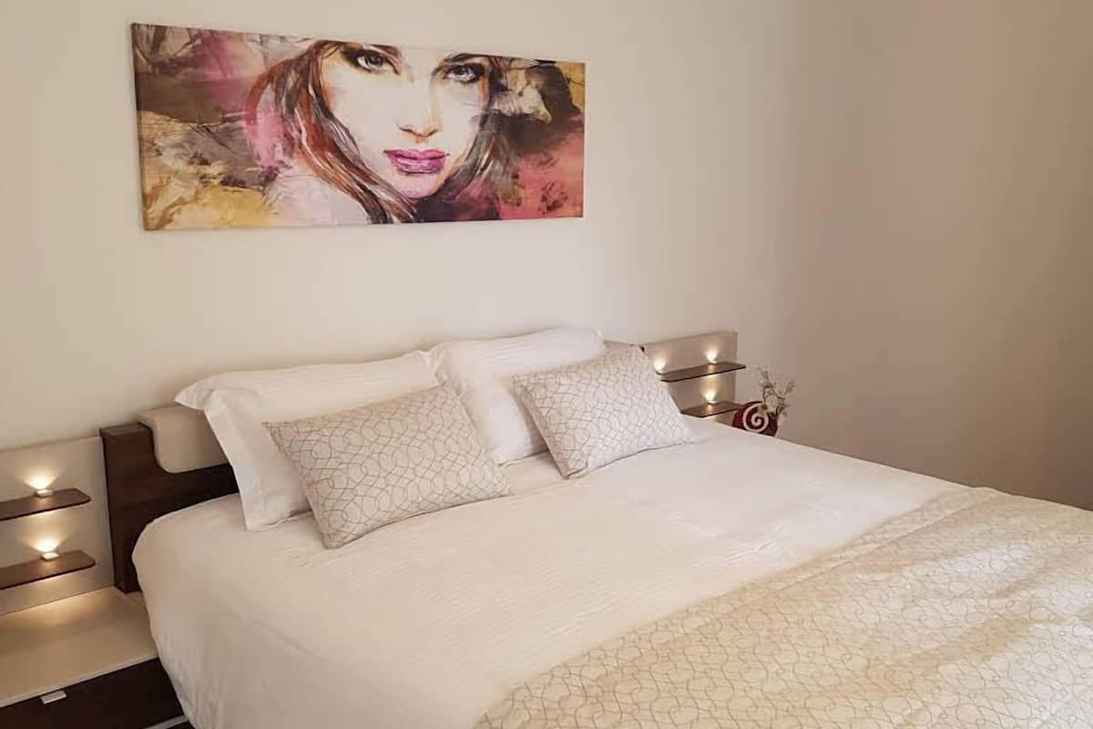 Apartment | Blackout curtains, soundproofing, iron/ironing board, rollaway beds