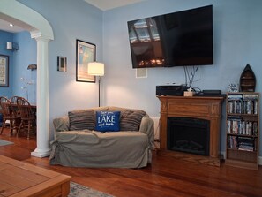 Smart TV, fireplace, DVD player, toys
