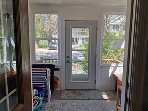 Interior - Happy Ours Cottage, 4 minute walk to sandy beach! (South Haven)