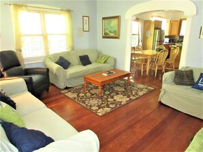 Smart TV, fireplace, DVD player, toys