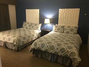 Phòng Suite dành cho gia đình, nhiều giường | Bàn, màn/rèm cản sáng, phòng cách âm, bàn ủi/dụng cụ ủi quần áo 