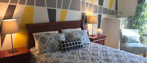 1 bedroom, desk, blackout drapes, soundproofing