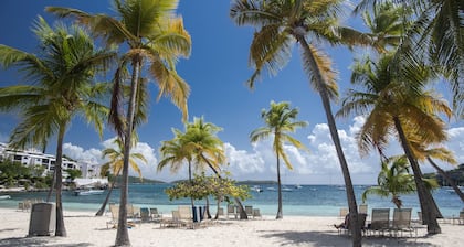 Directly on the Beach, Pool, Hot Tub, Restaurant, Gated Community