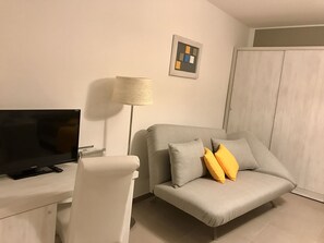 Comfort Double Room, Balcony | Room amenity - B&B Le Residenze (Altamura)
