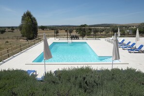 Outdoor pool, pool loungers - Monte da Cabeça Gorda (Viana do Alentejo)