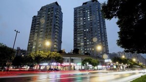 A high-rise building with multiple floors and balconies, surrounded by trees and streetlights. - Rest Motel (Xincheng Road) (WENZHOU)