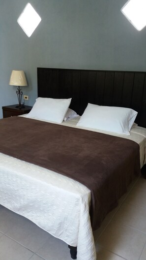 Basic Room, 1 Double Bed, Smoking, City View | Free WiFi, bed sheets - Casa Metztli (San Miguel de Allende)