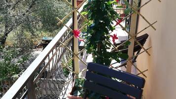 Doppelzimmer, Blick auf den Innenhof (private bathroom not in room) | Fassade der Unterkunft