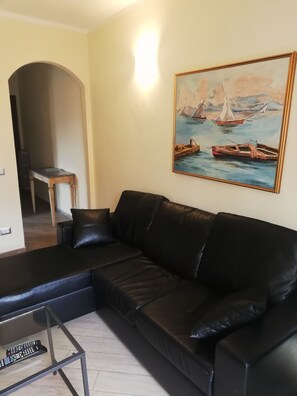 Appartement, 1 slaapkamer | Woonruimte | Een flatscreentelevisie