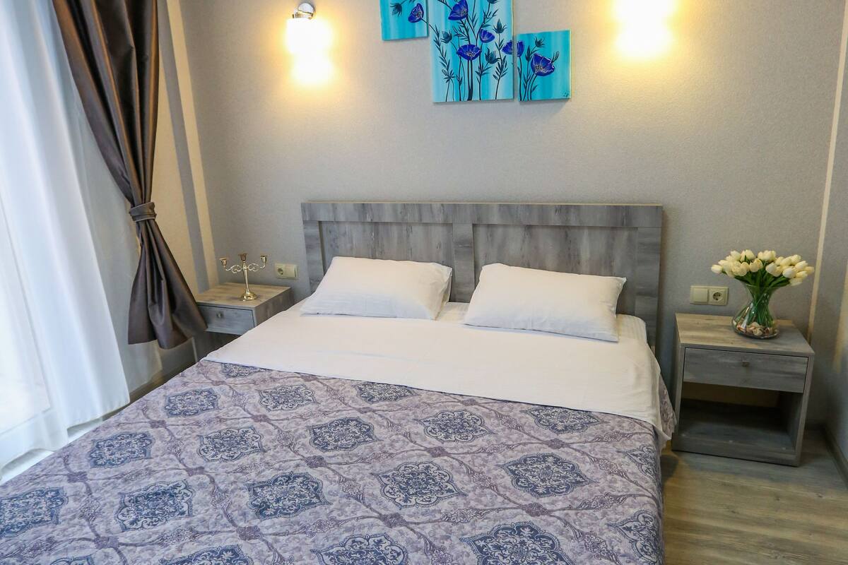 Comfort Apartment, 1 King Bed, Non Smoking, Garden View | Premium bedding, pillowtop beds, minibar, desk