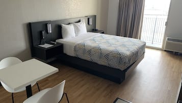 Skrivebord, skrivebord for bærbar PC og blendingsgardiner