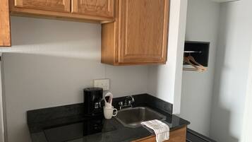 Schreibtisch, laptopgeeigneter Arbeitsplatz, Verdunkelungsvorhänge