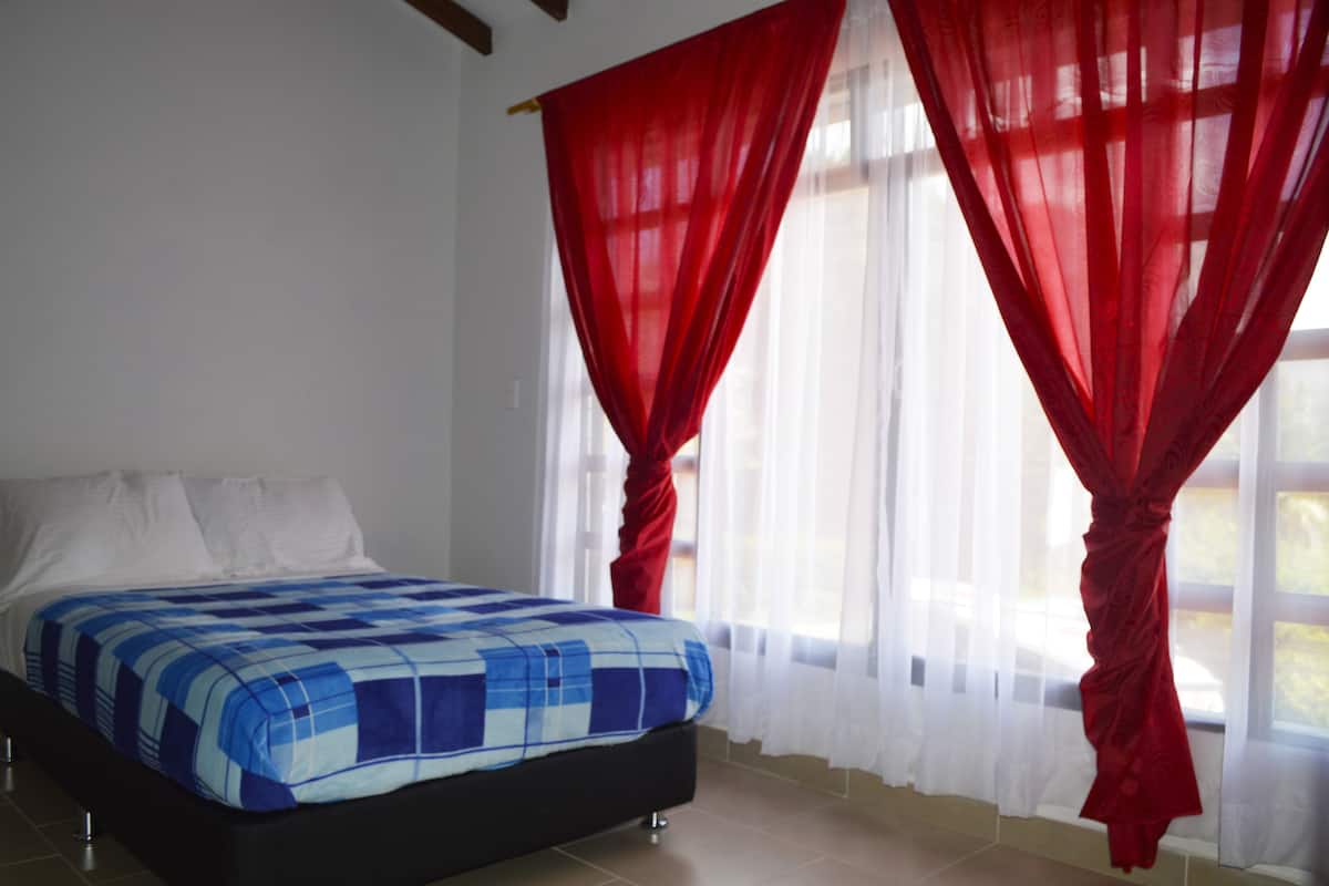 Apartamento família, 2 quartos | 1 quarto, edredons de pluma, camas Select Comfort, cofres nos quartos