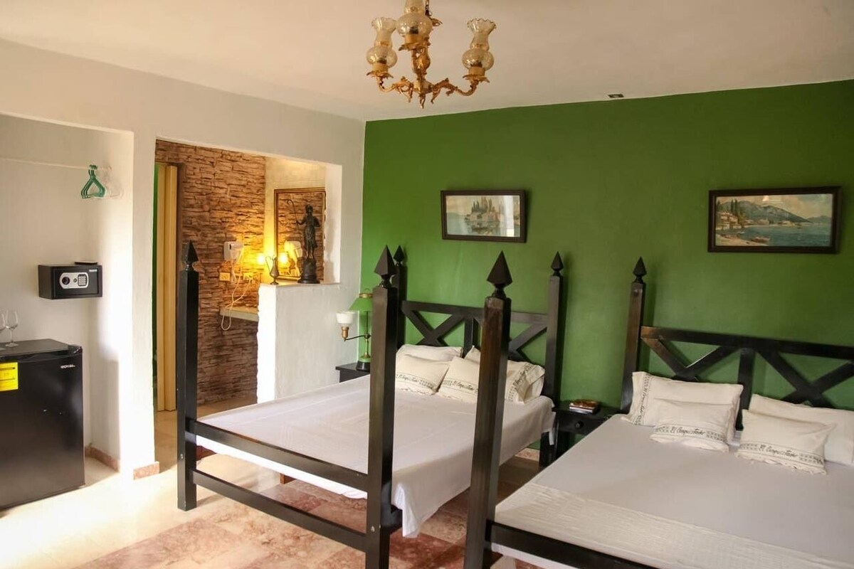 Colonial,1 Double Bed | 미니바, 객실 내 금고, 암막 커튼,  다리미/다리미판